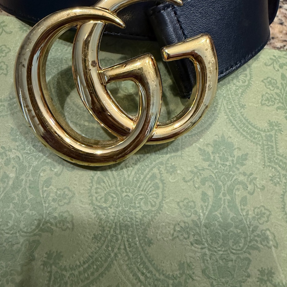 Gucci Black Belt with Gold GG Marmont buckle wide belt with shiny buckle - Picture 2 of 5